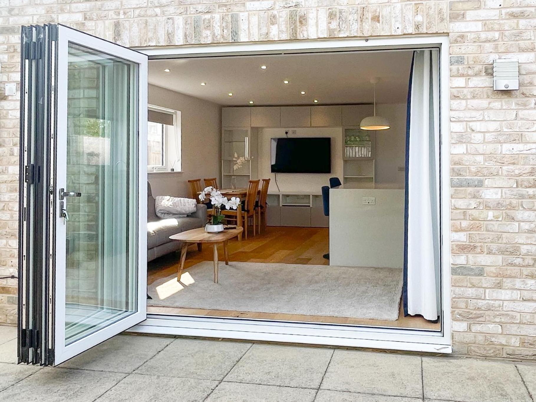Modern Stylish 2 Bed House In Charming Fen Ditton Village Holiday home